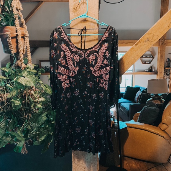 Embroidered Tie Back Bohemian Dress - Picture 2 of 5